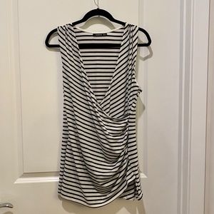 🤍🖤 PattyBoutik XL Sleeveless Black & White Top